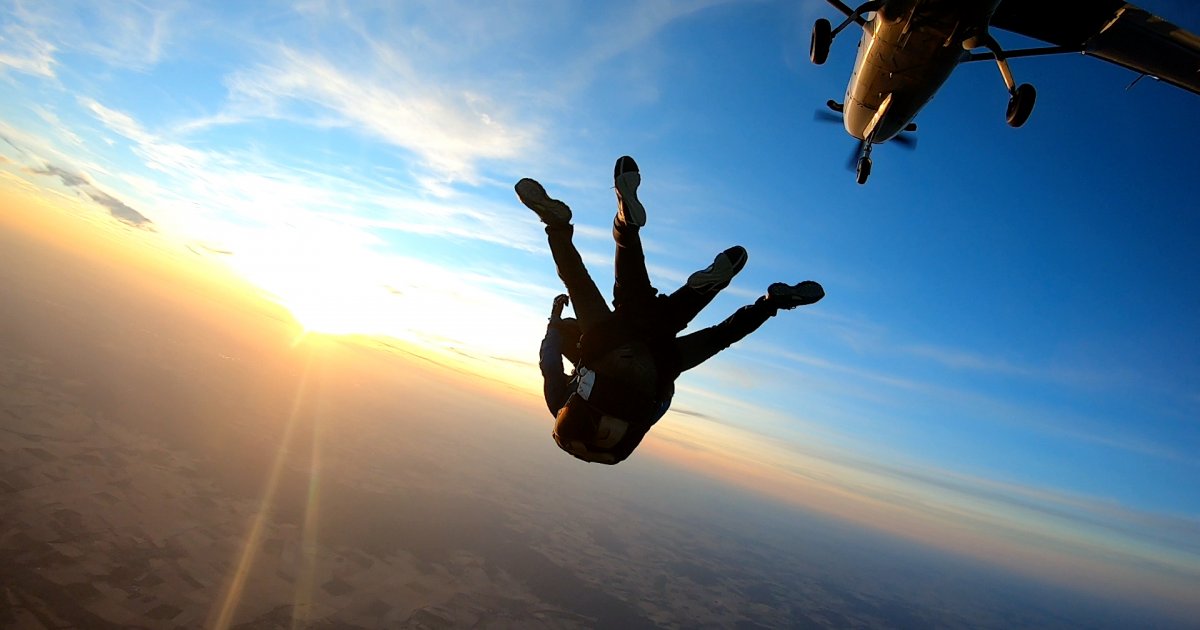 Baptême De Saut En Parachute Près De Paris - Expérience Inoubliable main image 1