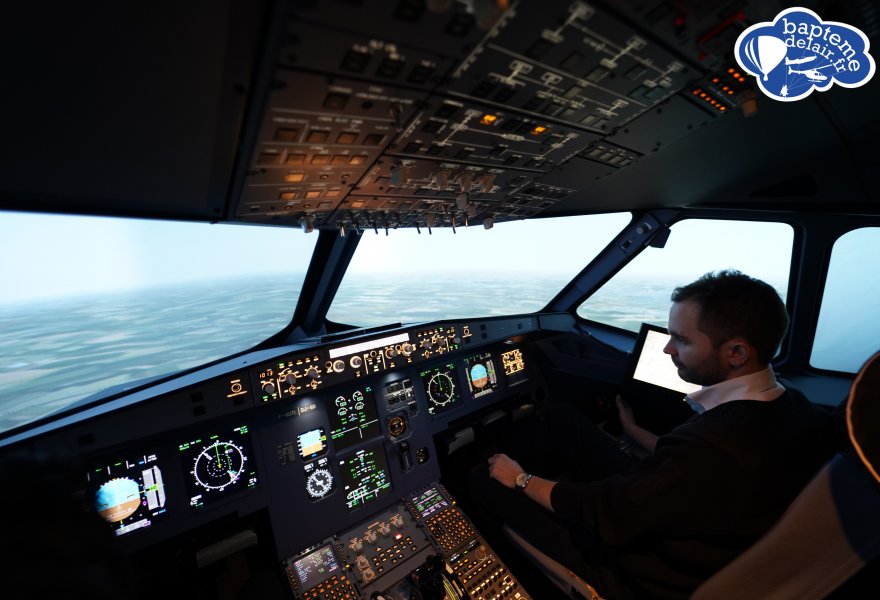 Initiation au pilotage Airbus sur simulateur à Roissy - Paris